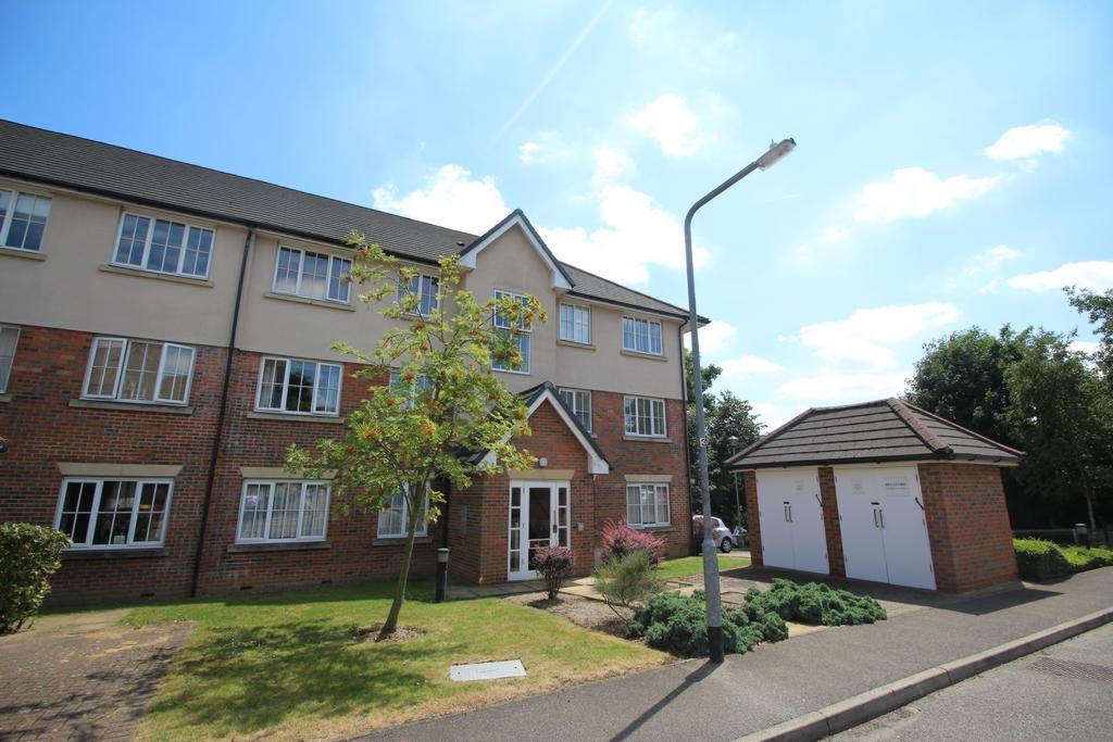 Addison Court, Epping, CM16 2 bed flat £1,495 pcm (£345 pw)