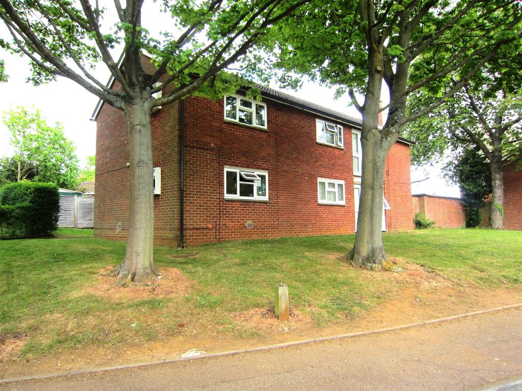 Brook Drive, Stevenage 1 bed flat £750 pcm (£173 pw)