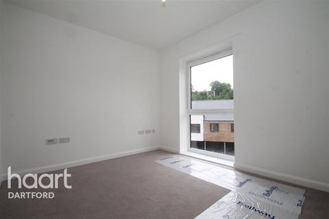 2 bedroom flat to rent - St Clements Lakes