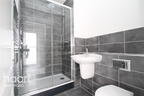 2 bedroom flat to rent - St Clements Lakes