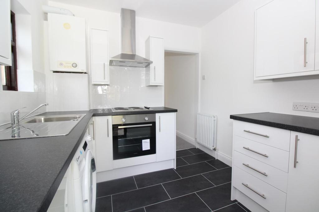 Granton Avenue, Upminster, Essex, RM14 2 bed ground floor