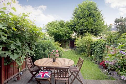 2 bedroom house to rent, Albany Road, Wimbledon, SW19