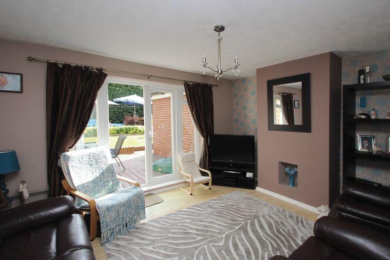 Oak Ride, Tonbridge 4 bed semidetached house £395,000