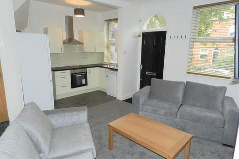 4 bedroom terraced house to rent, Hall Grove, Leeds