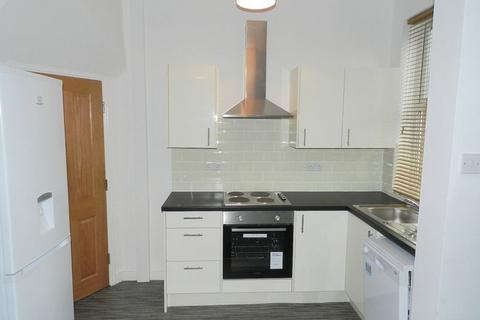 4 bedroom terraced house to rent, Hall Grove, Leeds