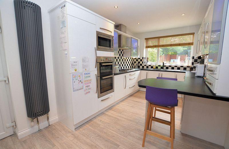 Stuart Road, Halesowen 3 bed semidetached house £269,950