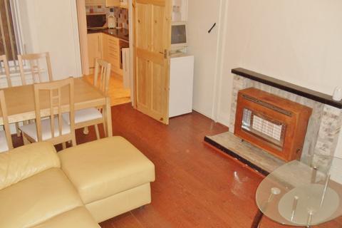 2 bedroom flat to rent, Simonside Terrace, Heaton, Newcastle Upon Tyne