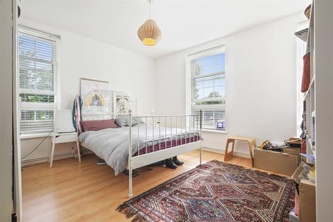 3 bedroom flat to rent, Gilbert House, McMillan Street, London, SE8