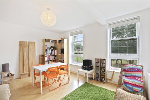 3 bedroom flat to rent, Gilbert House, McMillan Street, London, SE8