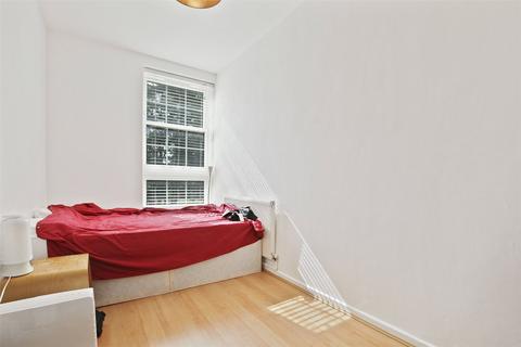 3 bedroom flat to rent, Gilbert House, McMillan Street, London, SE8