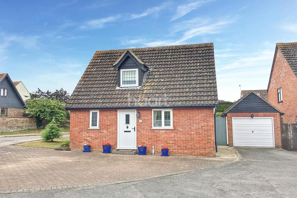 Turner Avenue, Lawford Dale, Manningtree, Essex 2 bed cottage £230,000