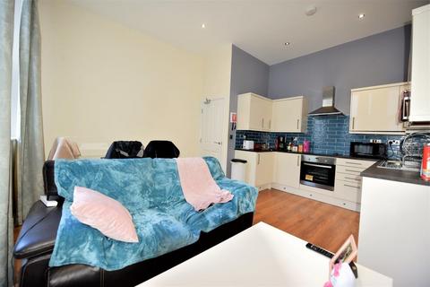 1 bedroom flat to rent, Aire Street