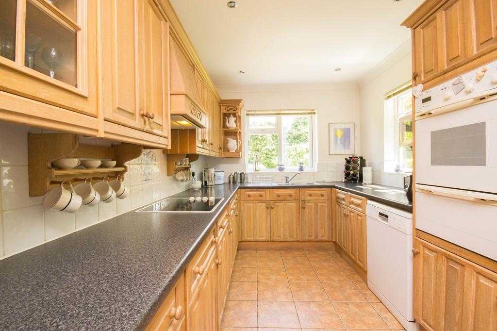 Friars Avenue, Shenfield, Brentwood, Essex, CM15 4 bed semidetached