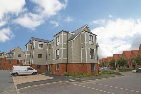 2 bedroom apartment to rent, Dakota Drive, Chatham