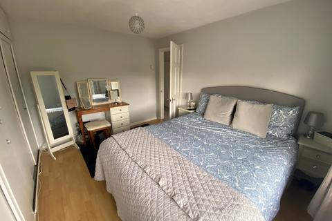 2 bedroom semi-detached house to rent, Capesthorne Road, Wistaston Green