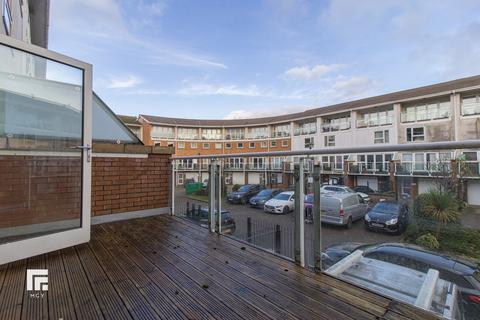 3 bedroom townhouse to rent, Taliesin Court, Century Wharf, Cardiff Bay