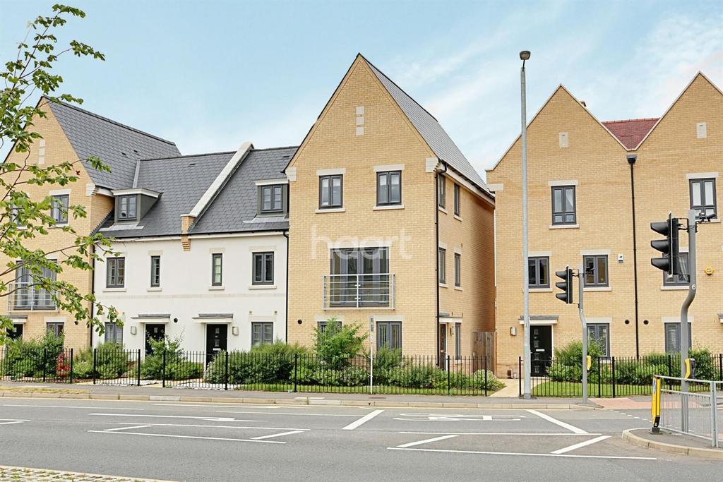 Roberts Road, Colchester, CO2 3 bed semidetached house £325,000