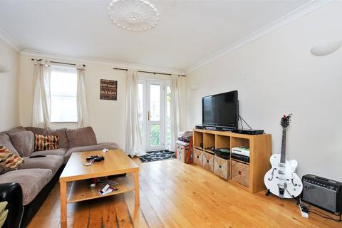 2 bedroom terraced house to rent, Bartholomew Square, London, E1