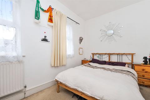 2 bedroom terraced house to rent, Bartholomew Square, London, E1