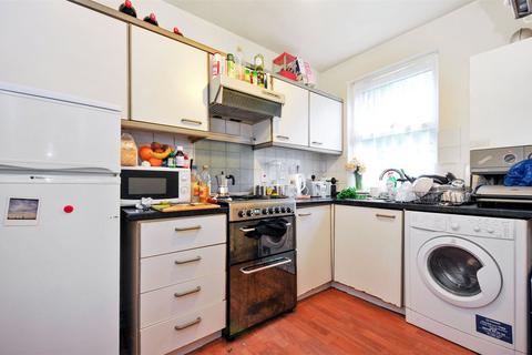 2 bedroom terraced house to rent, Bartholomew Square, London, E1