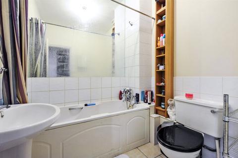 2 bedroom terraced house to rent, Bartholomew Square, London, E1