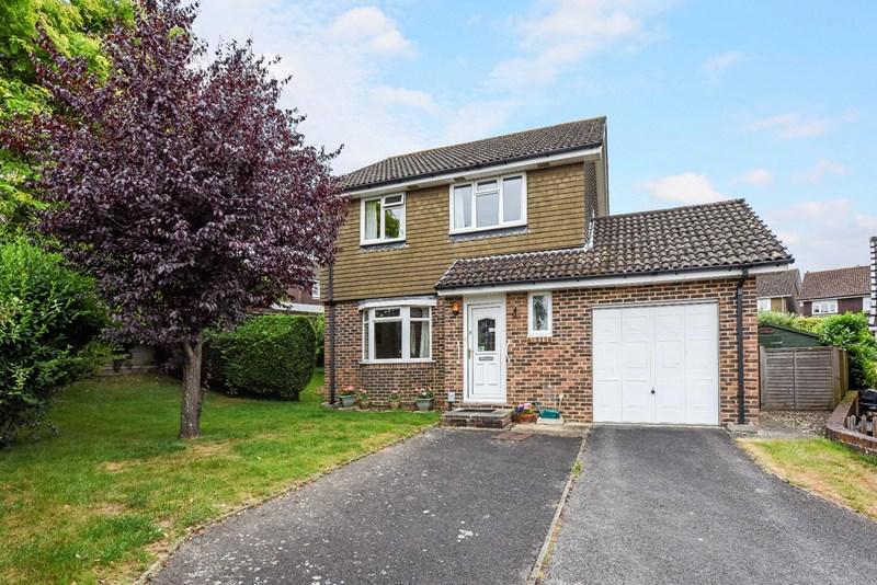 Richborough Drive, Charlton, Andover 3 bed detached house £375,000