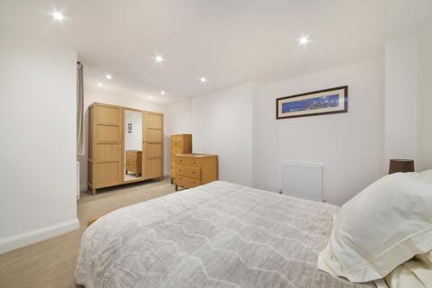 2 bedroom flat to rent, Netherhall Gardens, Hampstead, London