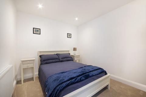 2 bedroom flat to rent, Netherhall Gardens, Hampstead, London