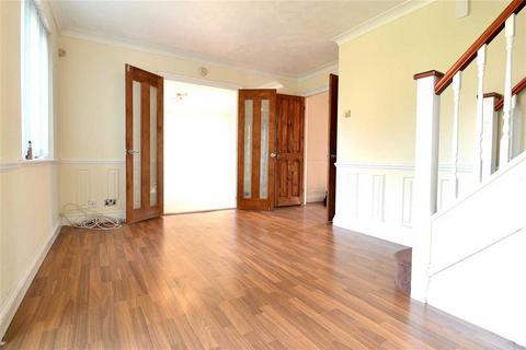 4 bedroom semi-detached house to rent, Bartholomew Drive, Harold Wood, Romford