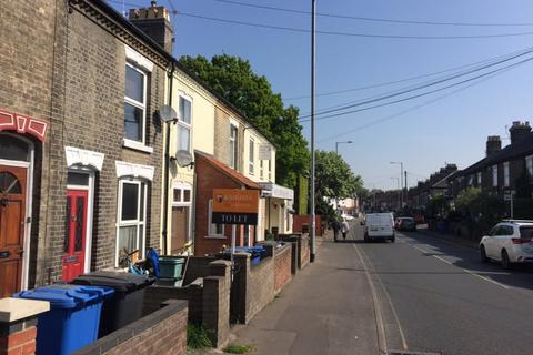 2 bedroom terraced house to rent, Sprowston Road, North City