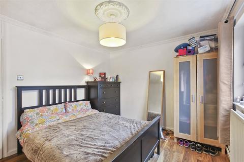 2 bedroom flat to rent, Mary Ann Gardens, London, SE8