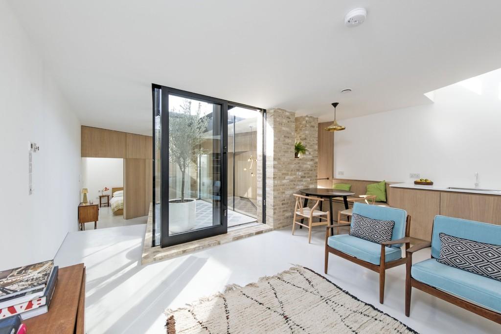 Bracken Avenue, SW12 2 bed terraced house £2,578 pcm (£595 pw)