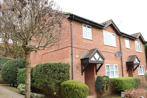 1 bedroom end of terrace house to rent, Town End Close, Godalming GU7