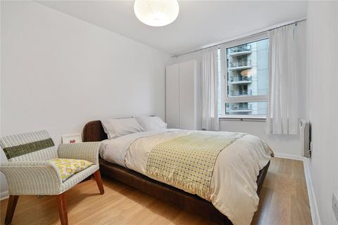 2 bedroom flat to rent, Hanover House, St Georges Wharf, London