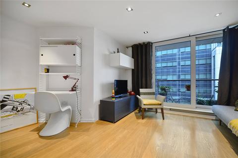 2 bedroom flat to rent, Hanover House, St Georges Wharf, London