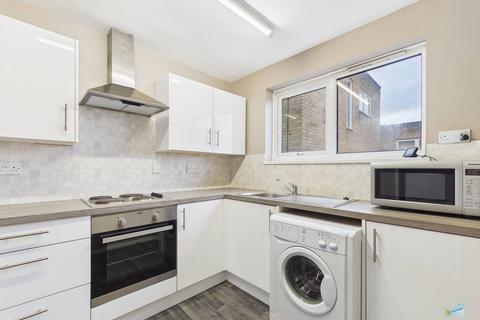 2 bedroom apartment to rent, Mount Avenue, Wirral CH63