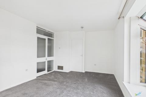 2 bedroom apartment to rent, Mount Avenue, Wirral CH63