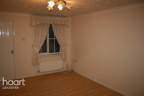 3 bedroom flat to rent, Parham Close, Leicester