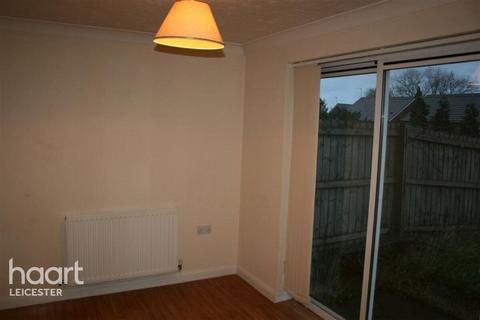 3 bedroom flat to rent, Parham Close, Leicester