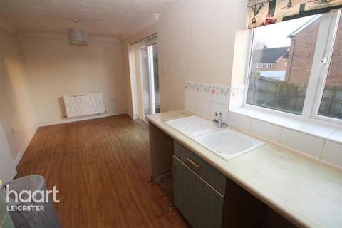 3 bedroom flat to rent, Parham Close, Leicester