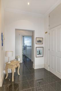 2 bedroom apartment to rent, Queen's Road, St. Peter Port