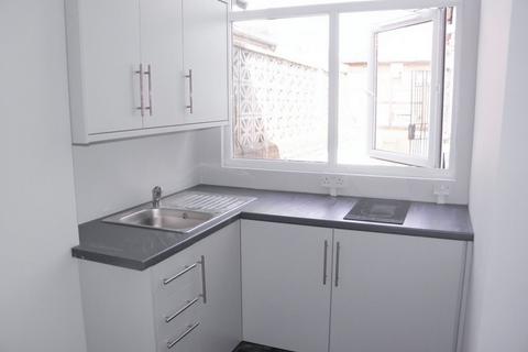 Studio to rent, Downham Way, Bromley, BR1