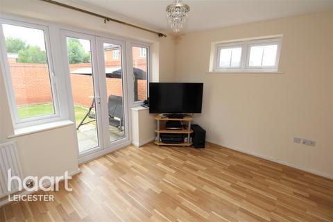 2 bedroom detached house to rent, Watkin Road