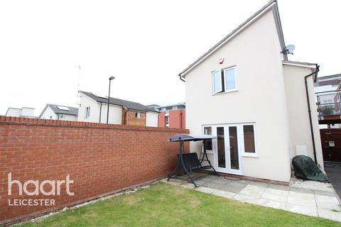 2 bedroom detached house to rent, Watkin Road