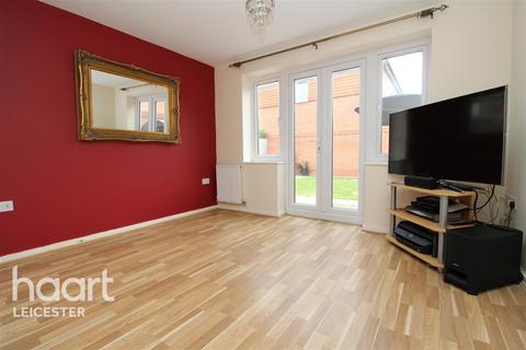 2 bedroom detached house to rent, Watkin Road