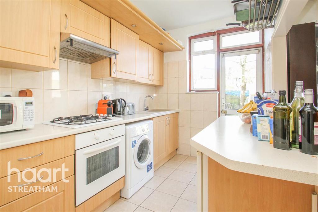 Gracefield Gardens, SW16 3 bed terraced house £2,100 pcm (£485 pw)