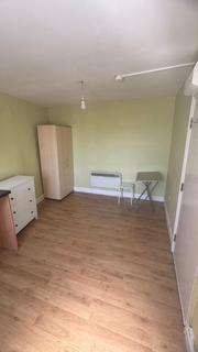 Studio to rent, Willesden High Road, Willesden, NW10