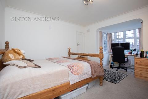 2 bedroom flat to rent, Gloucester Court, Links Road, Acton, W3