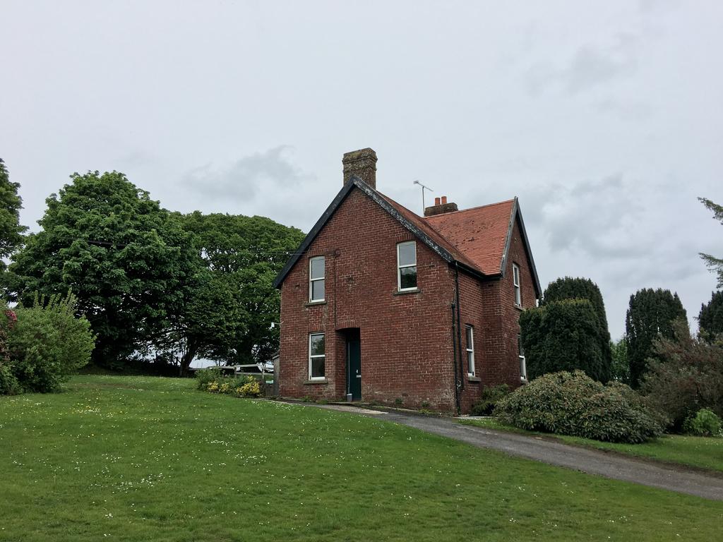 New Hedges, Tenby SA70 3 bed detached house £285,000