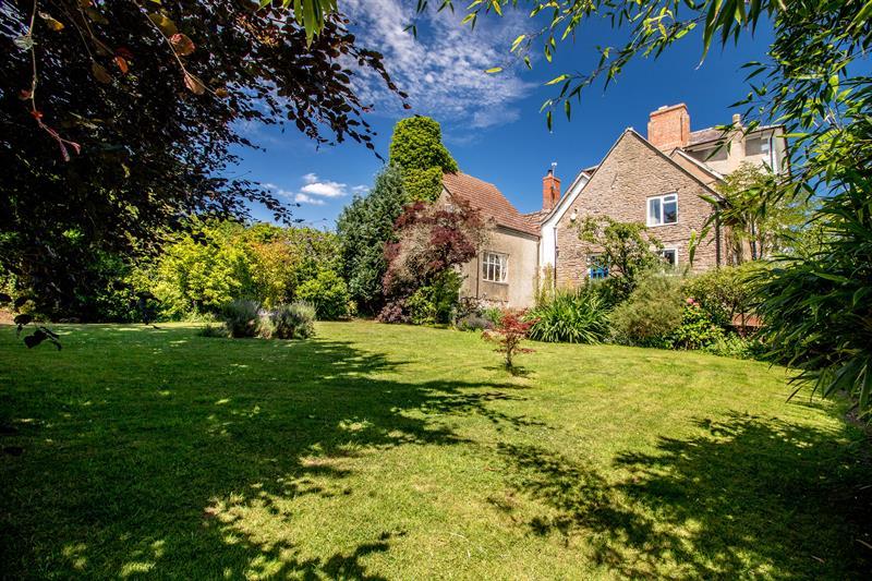 10 absolutely beautiful character properties for sale at under £400,000